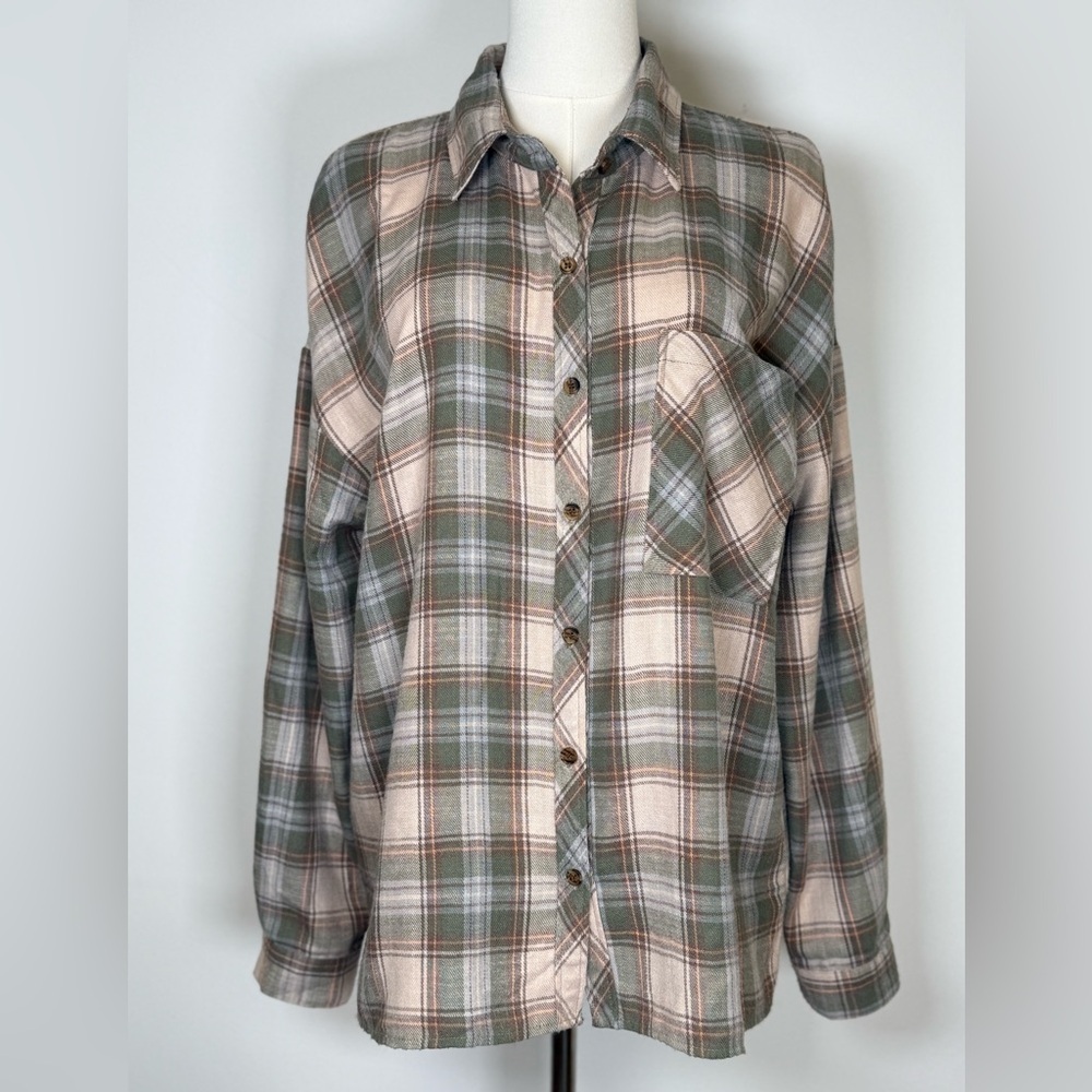 Be Cool Plaid Flannel Button Down Shirt With Chest Pocket Women’s Size M/L